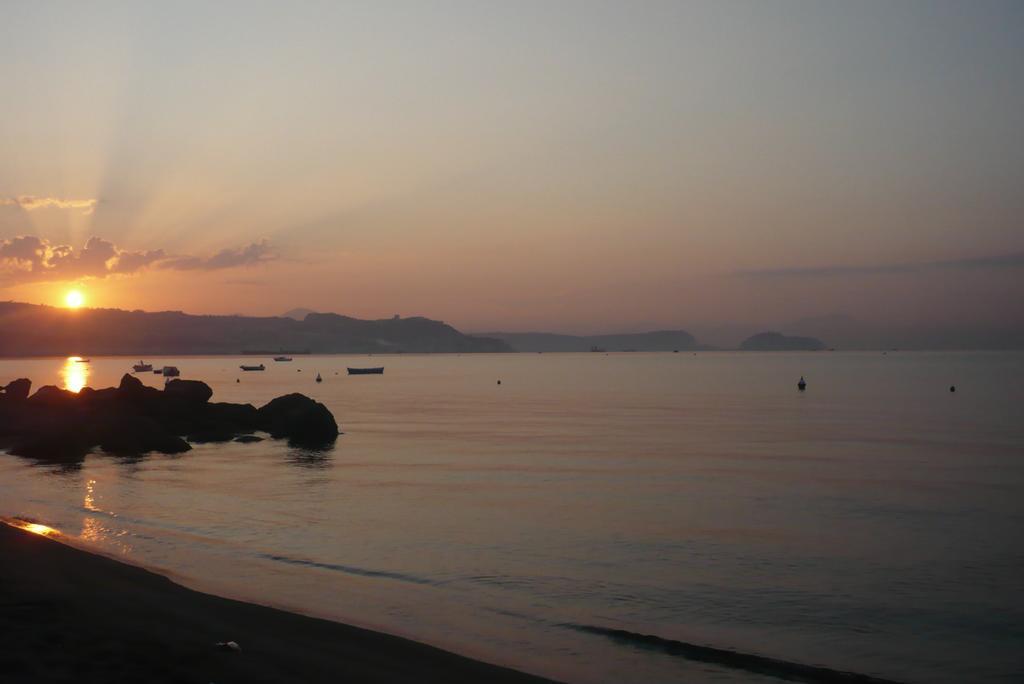 Albergo Delle Rose Pozzuoli Bagian luar foto