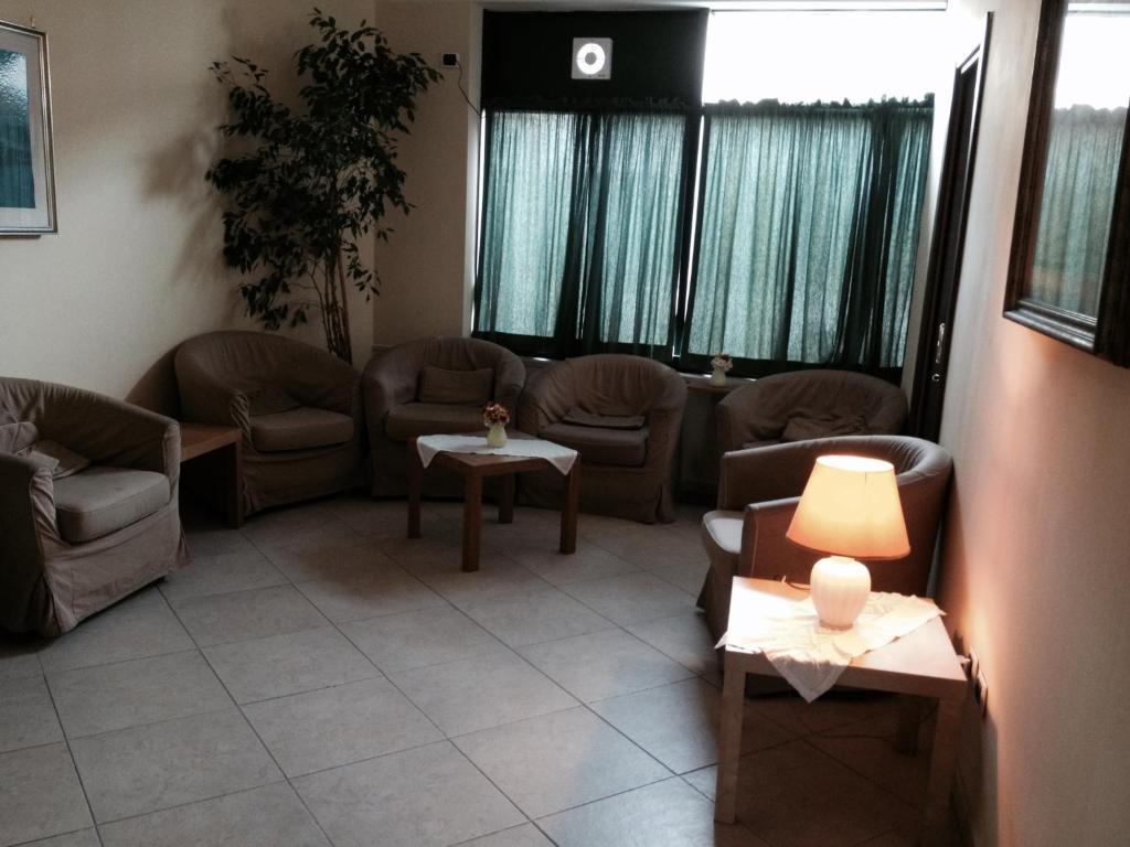Albergo Delle Rose Pozzuoli Bagian luar foto